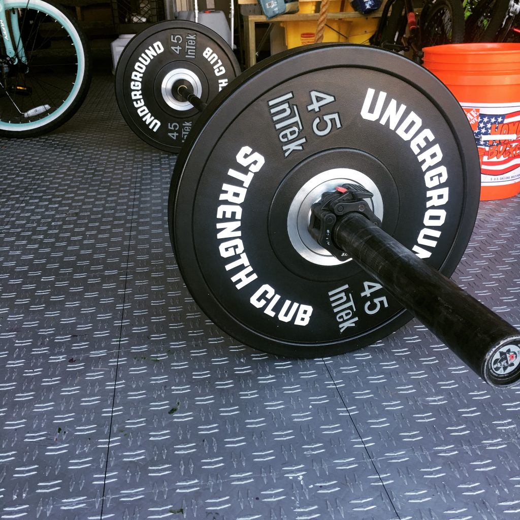 garage-gym-deadlift